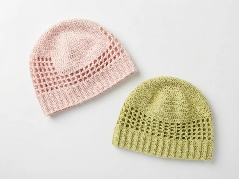 Kufi crochet pink dan hijau lime, flat lay